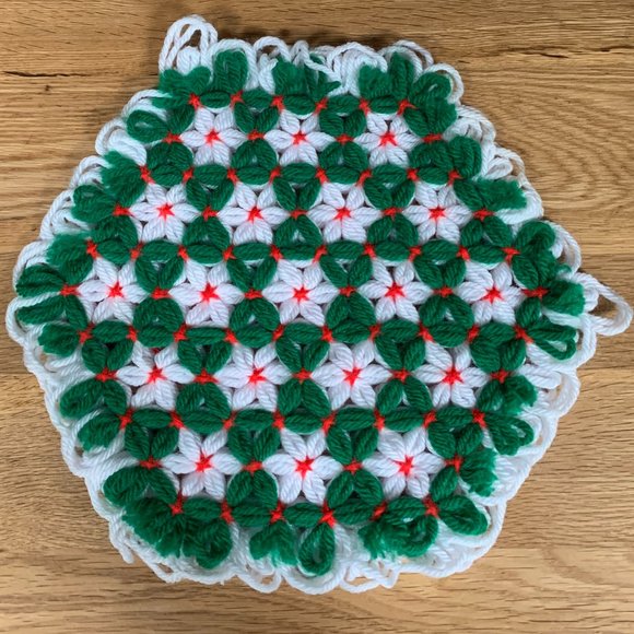 VTG 2 Crochet Christmas Trivets Hot Pads Table Linens Doilies Handmade Cottage - Picture 3 of 8